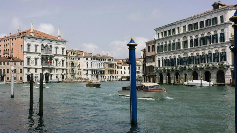 The world’s luggage storage network