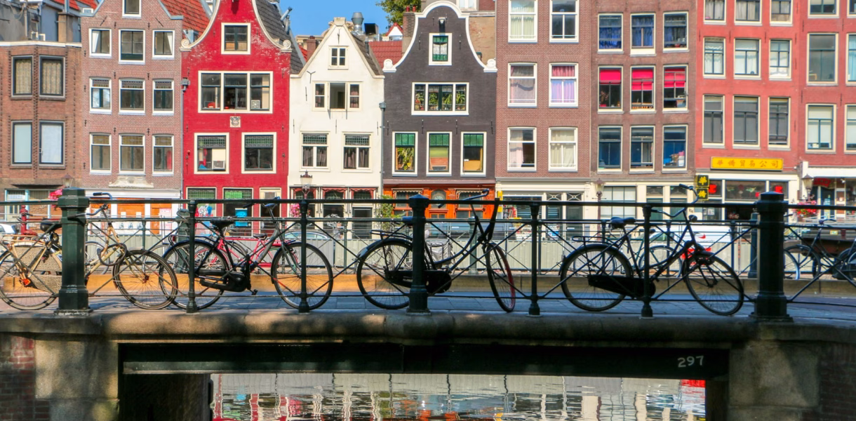 amsterdam canal bikes