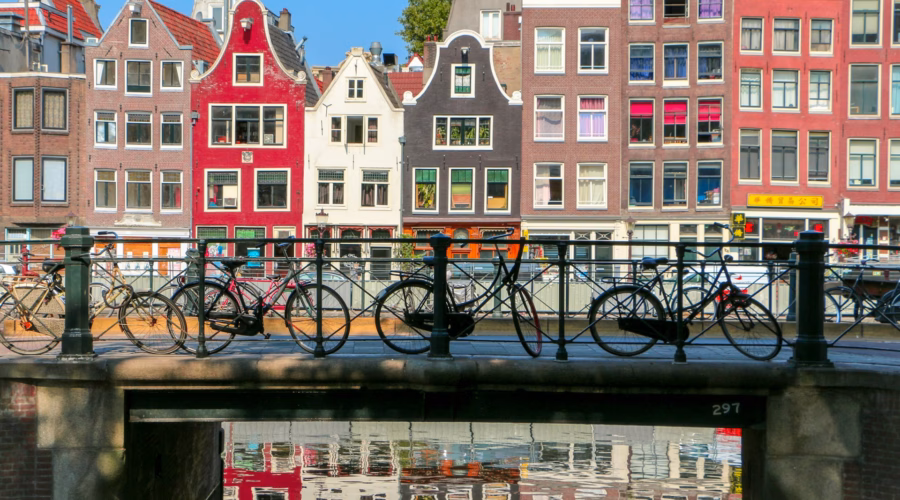 amsterdam canal bikes