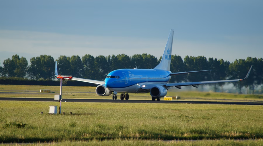 flight at amsterdam schiphol airport