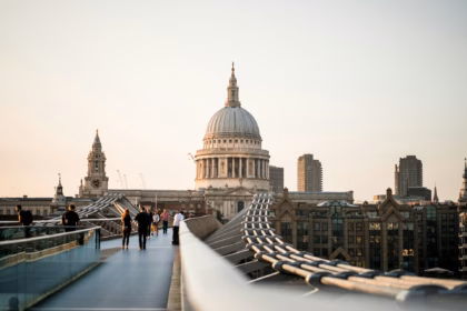 millenium bridge in london city