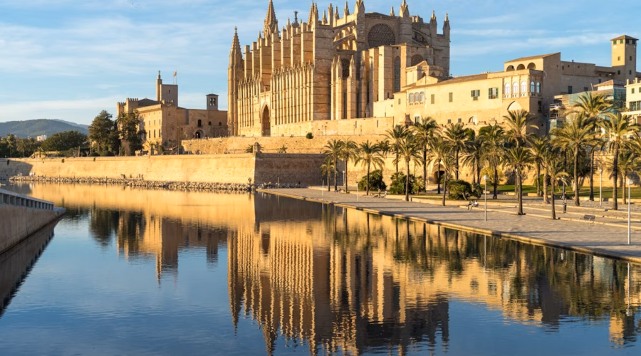 palma de mallorca catherdal: mallorca is expensive city
