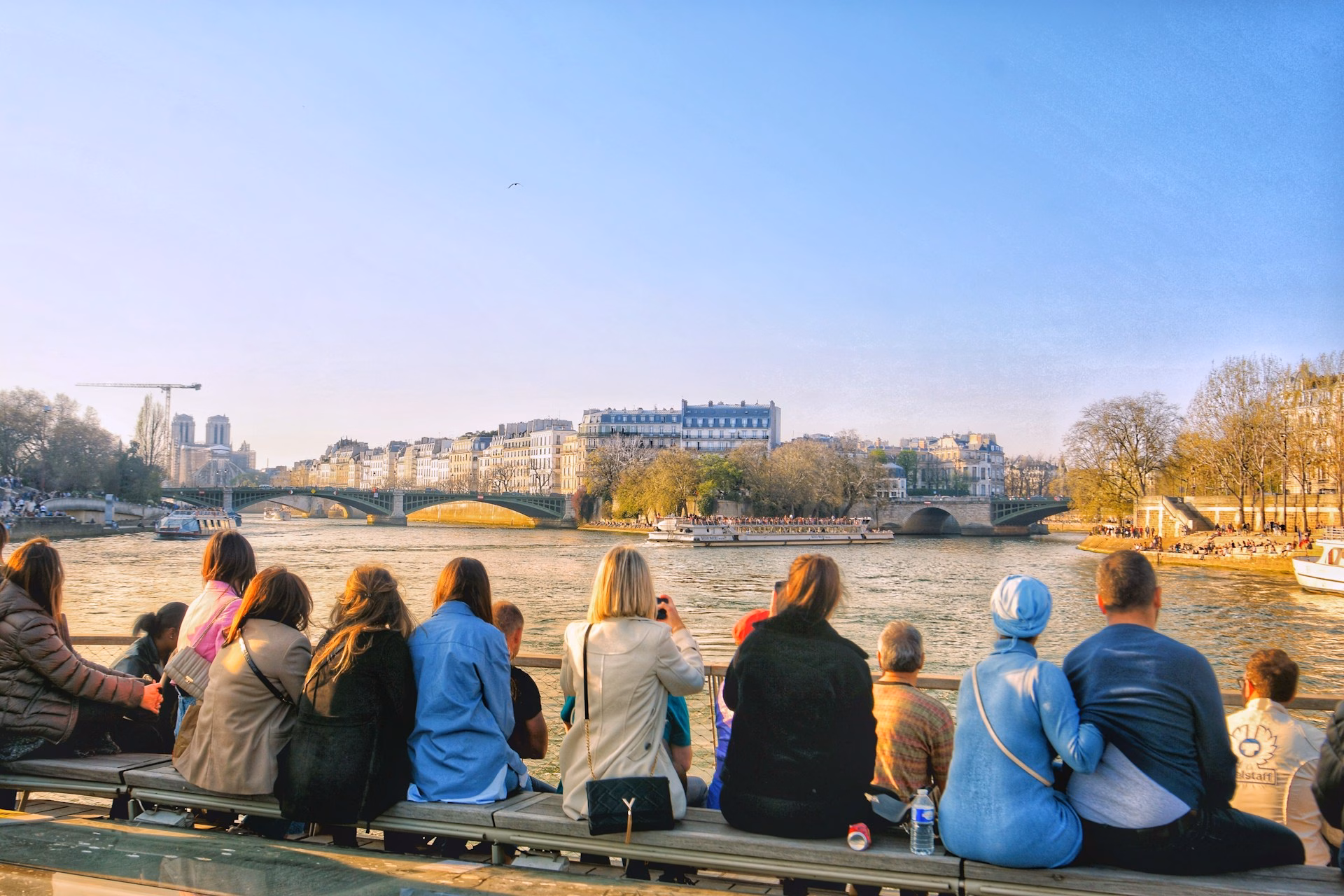 paris tourists seine river