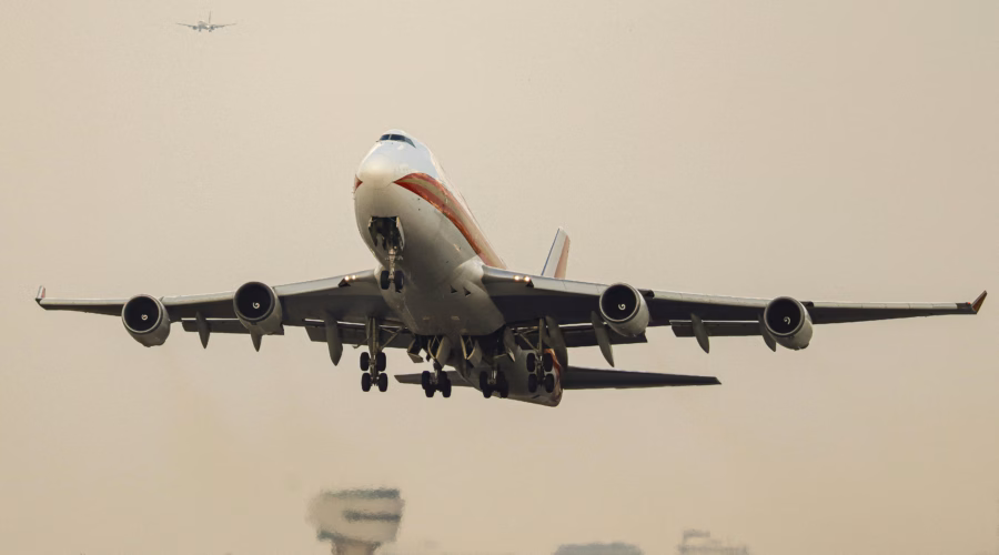 flight-going-to miami
