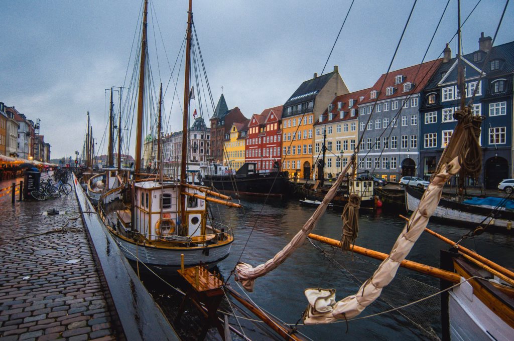 Copenhagen-flight-boats-canals