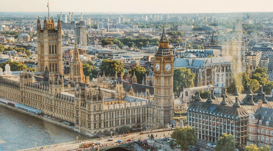 London landscape with the Big Ben and westminster