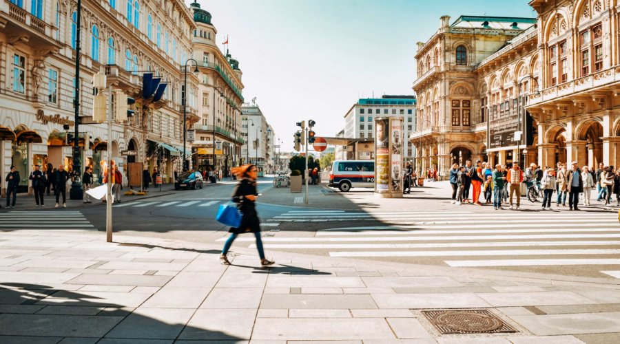 vienna people walking