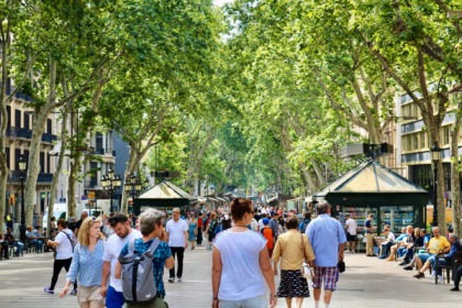 tourists walking in la Rambla, in Barcelona, a safe city