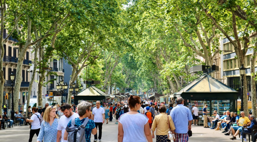 tourists walking in la Rambla, in Barcelona, a safe city