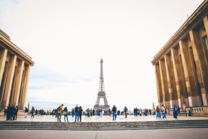 tourists with eiffel tower in backgrond in paris: a safe city