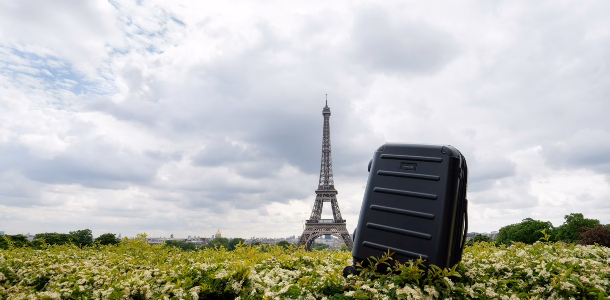 luggage in paris near tour eiffel