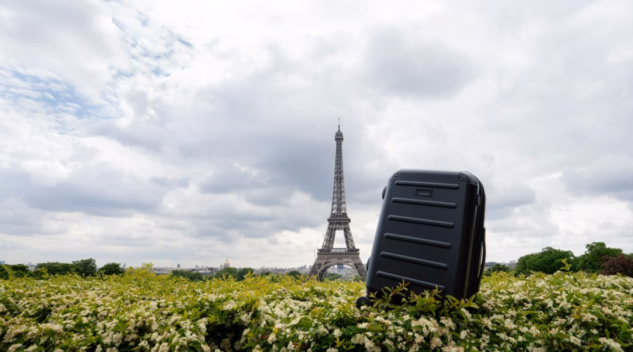 luggage in paris near tour eiffel