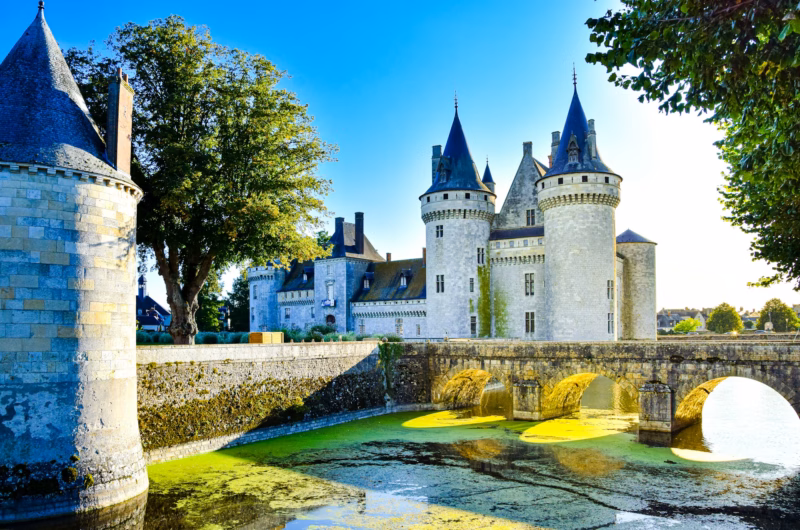day trips from paris: Sully-sur-Loire castle