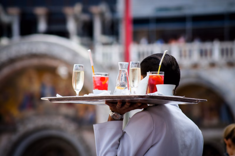 waiter in venice - Do you tip in Italy