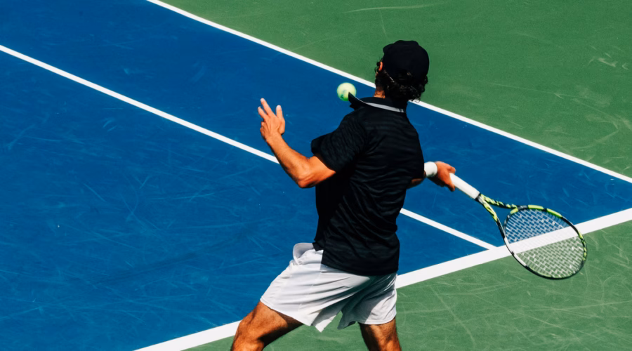 man on tennis court: mubadala dici open in washington