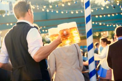 Oktoberfest London: waiter with beers