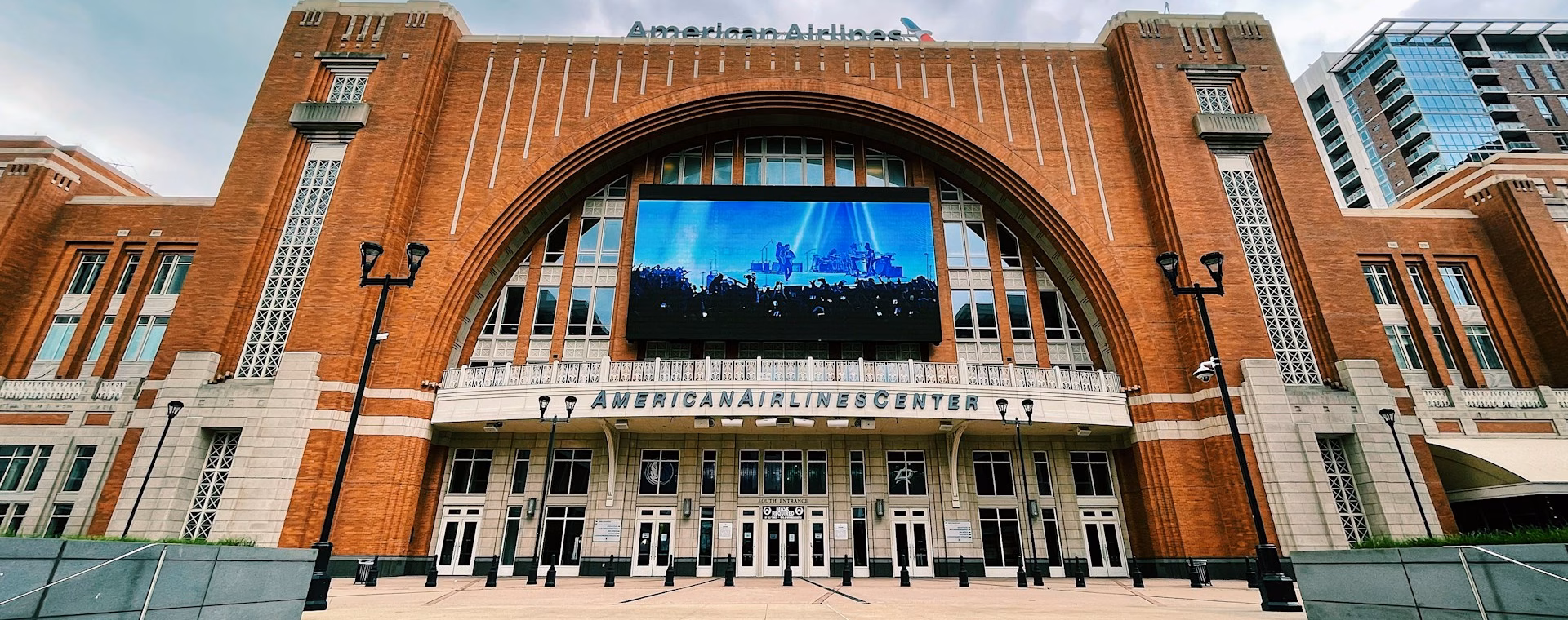 american airlines center bag policy