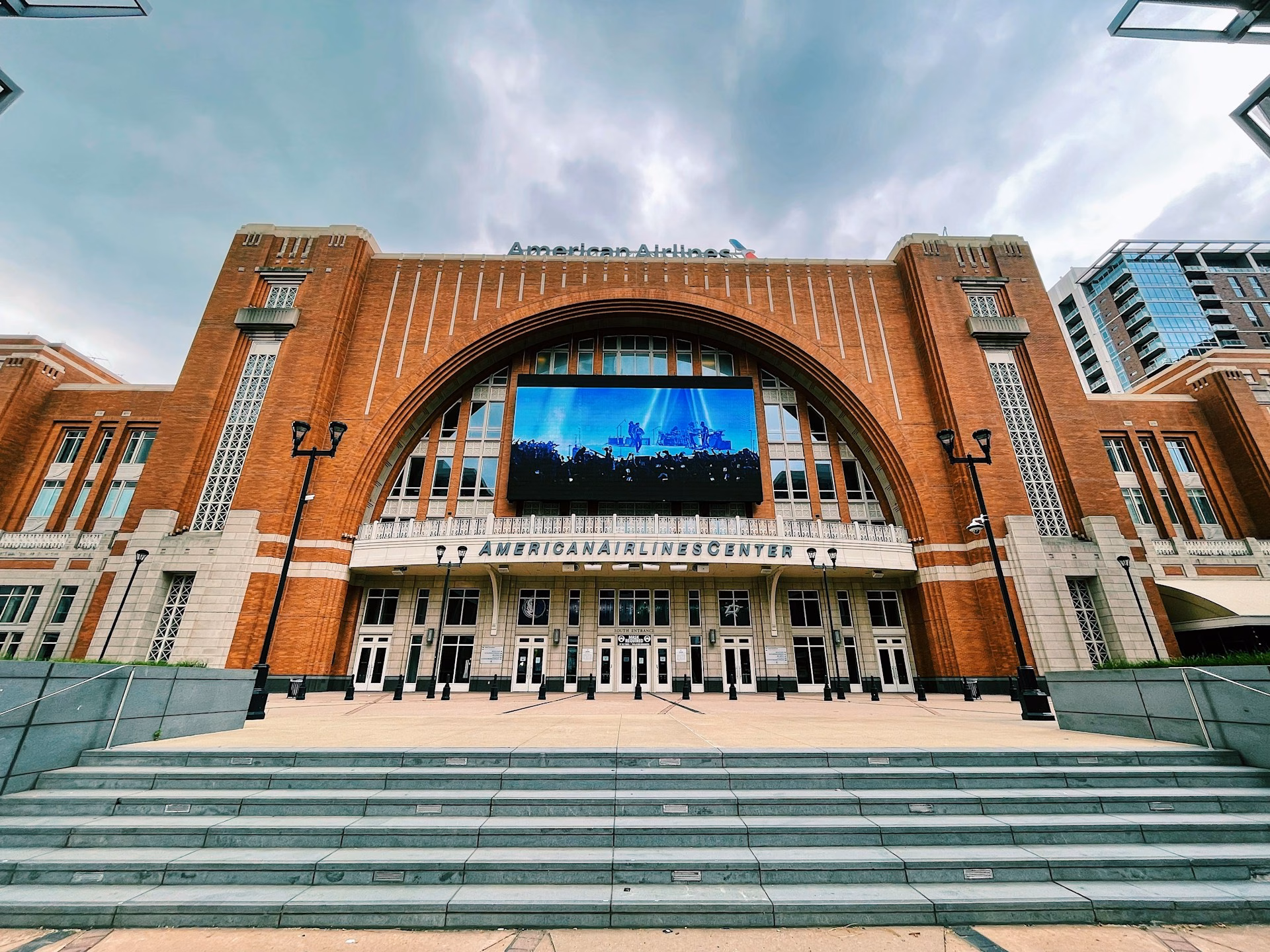 american airlines center bag policy