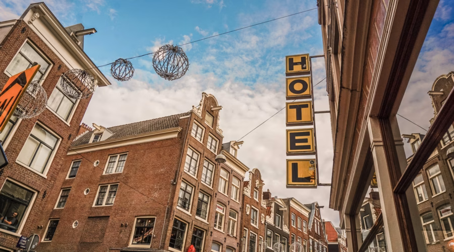 airbnb vs hotel: amsterdam road