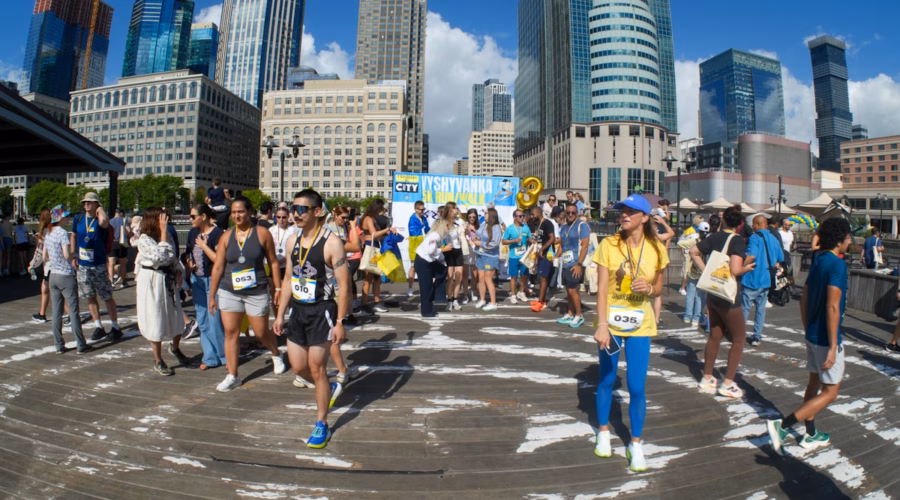 Runners gathered for the Chicago Marathon 2026 with the city skyline behind