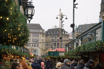 Crowds and festive lights at a Hamburg Christmas market