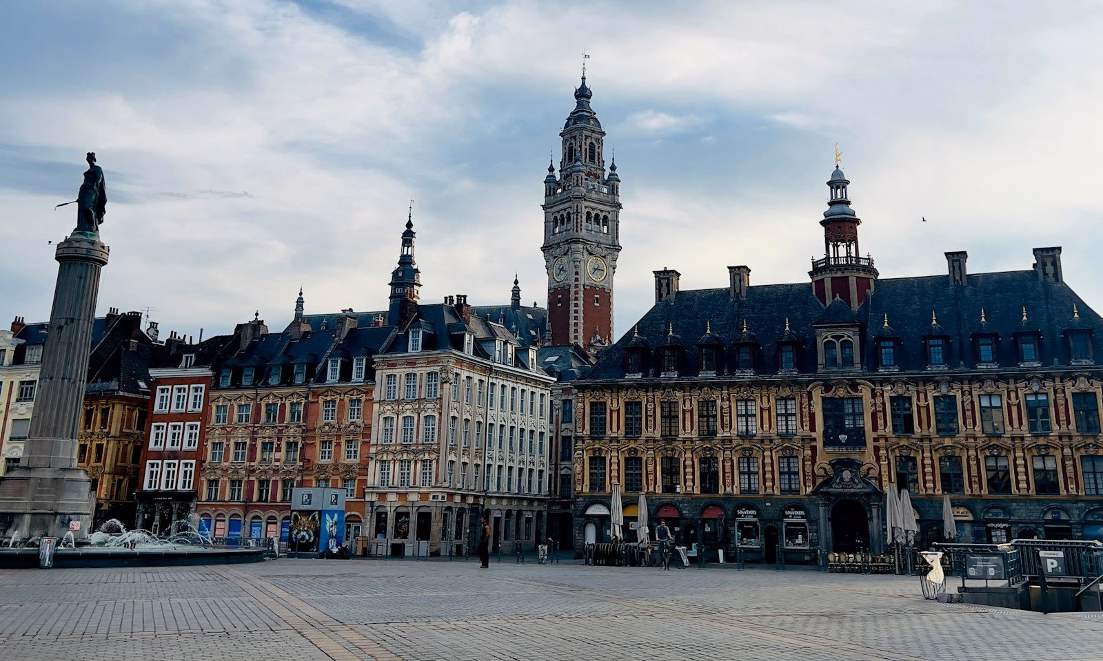 Lille Christmas market area: the Grand Place with its Flemish facades and column